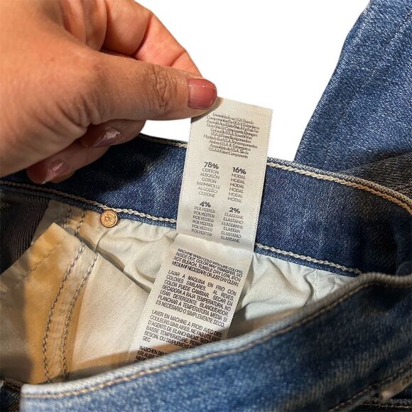 MOTHER The Weekender Women's Flare Jeans in Layover Wash Size 32 - Picture 15 of 16